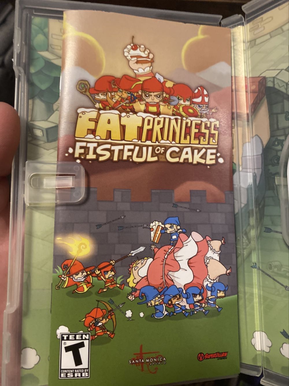 Fat Princess: Fistful of Cakes - Sony PlayStation Portable (PSP) (Sony Computer Entertainment Europe - 1) video game collectible [Barcode 711719874027] - Main Image 3