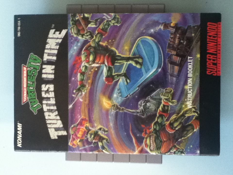 Teenage Mutant Ninja Turtles IV: Turtles in Time - Nintendo Super Nintendo Entertainment System (SNES) (Konami - 2) video game collectible - Main Image 2