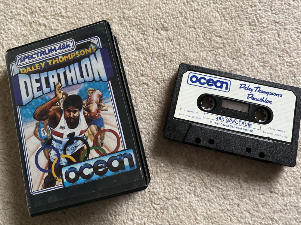Daley Thompson’s Decathlon - Sinclair ZX Spectrum (Ocean Software - 2) video game collectible [Barcode 5013156410048] - Main Image 3
