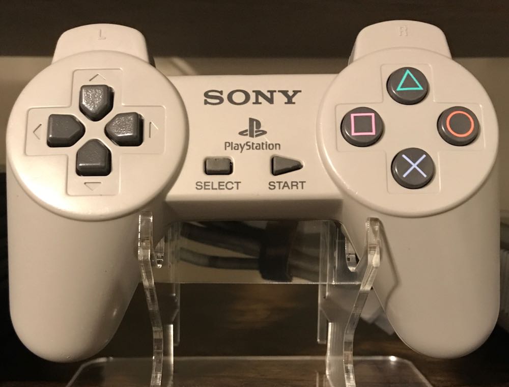 Sony PlayStation (SCPH-5501) - Sony PlayStation (Sony Computer Enertainment - 2) video game collectible - Main Image 3