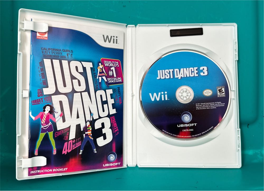 Just Dance 3 - Nintendo Wii (Ubisoft - 4) video game collectible [Barcode 008888176770] - Main Image 3