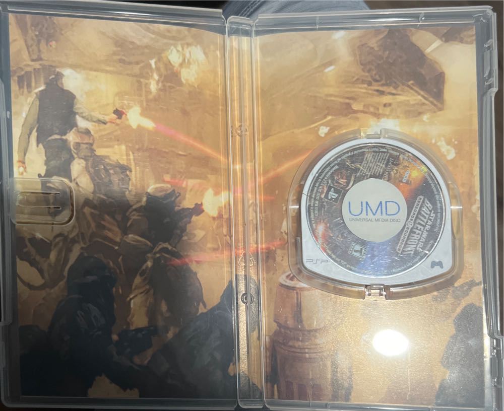 Star Wars Battlefront Renegade Squadron - Sony PlayStation Portable (PSP) (Lucas Arts - 2) video game collectible [Barcode 023272331399] - Main Image 3