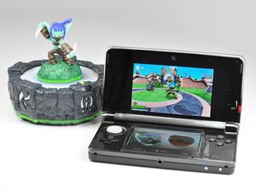 Skylanders Spyro’s Adventure - Nintendo 3DS (Activision Blizzard - 1) video game collectible [Barcode 047875841543] - Main Image 2