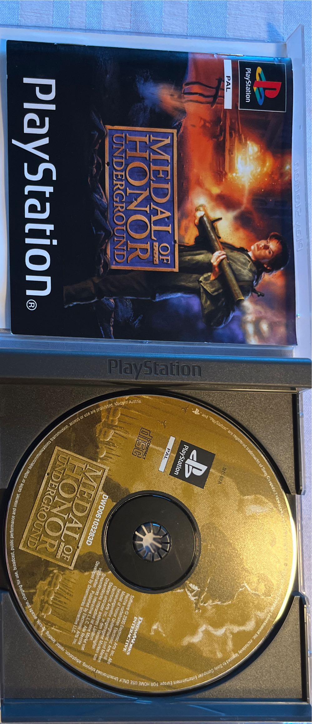 Medal of Honor: Underground - Sony PlayStation (Electronic Arts - 2) video game collectible [Barcode 5030932024657] - Main Image 2