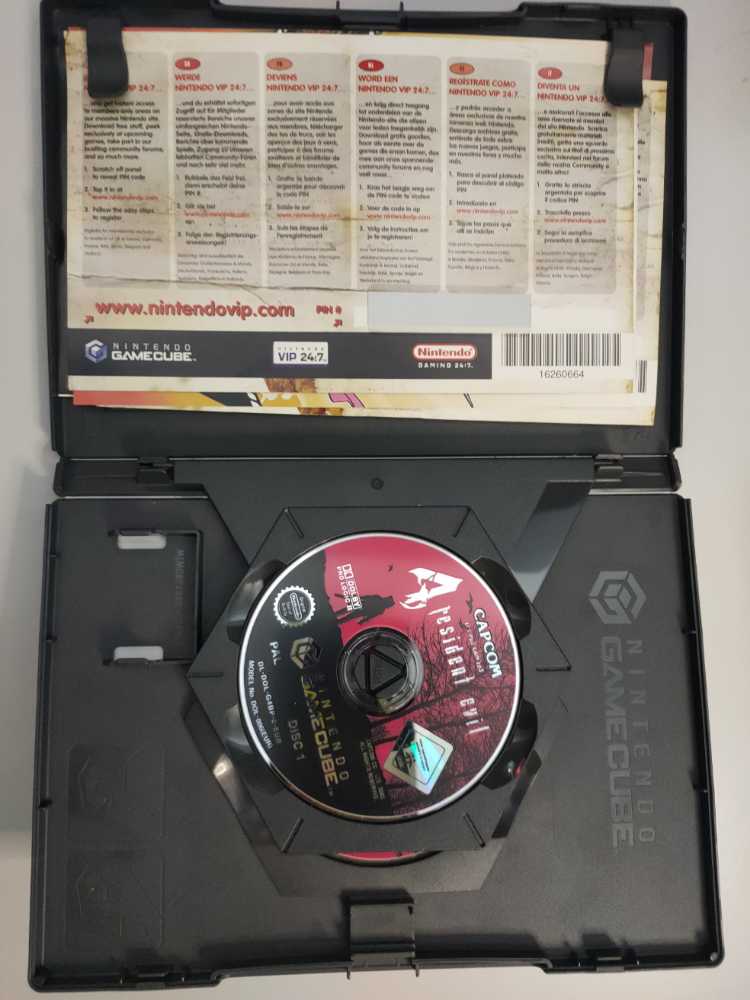 Resident Evil 4 - Nintendo GameCube (Capcom - 1) video game collectible [Barcode 045496393502] - Main Image 3
