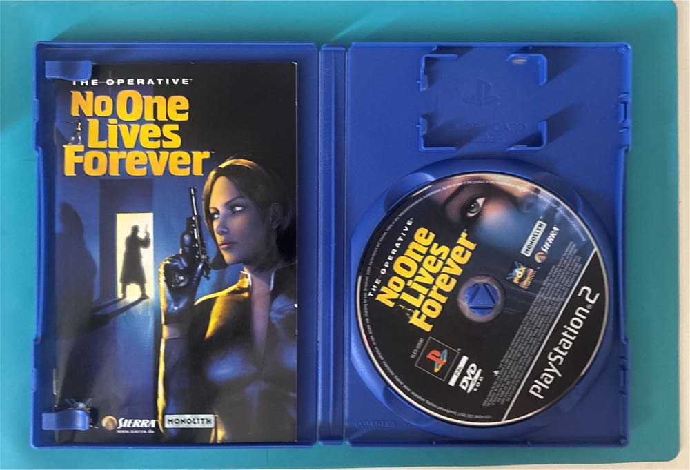No One Lives Forever - The Operative - Sony PlayStation 2 (PS2) video game collectible [Barcode 3348542136472] - Main Image 3