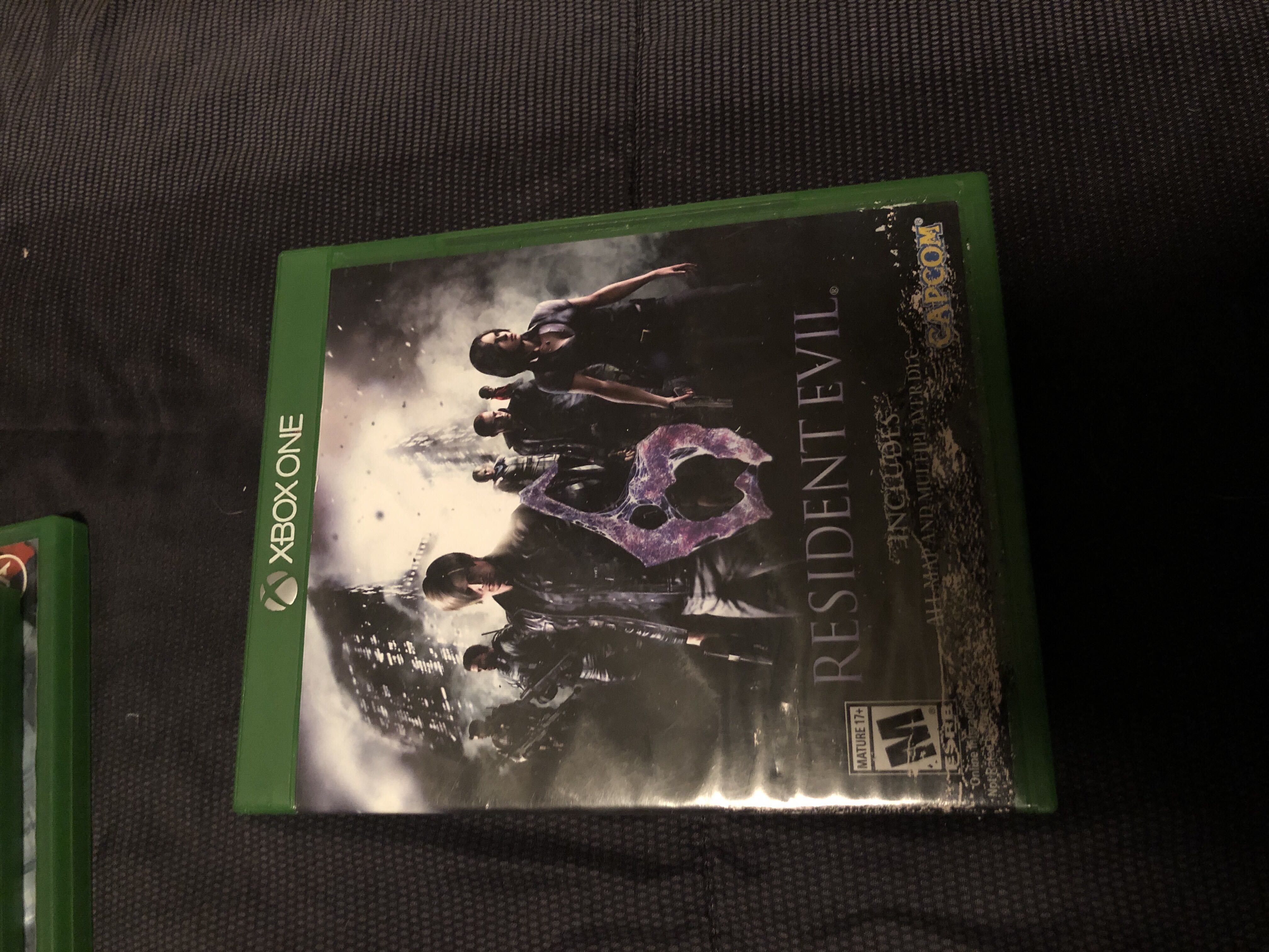 Resident Evil 6 - Microsoft Xbox One (Capcom Co., Ltd. - Single • Local • Online Co-op 2• Online 1-6) video game collectible [Barcode 013388918041] - Main Image 3