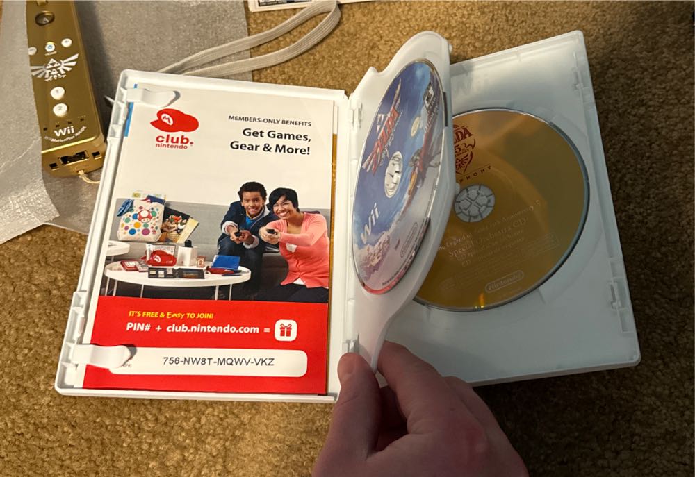 Skyward Sword | Controller Bundle - Nintendo Wii (Nintendo - 1) video game collectible [Barcode 045496902667] - Main Image 4