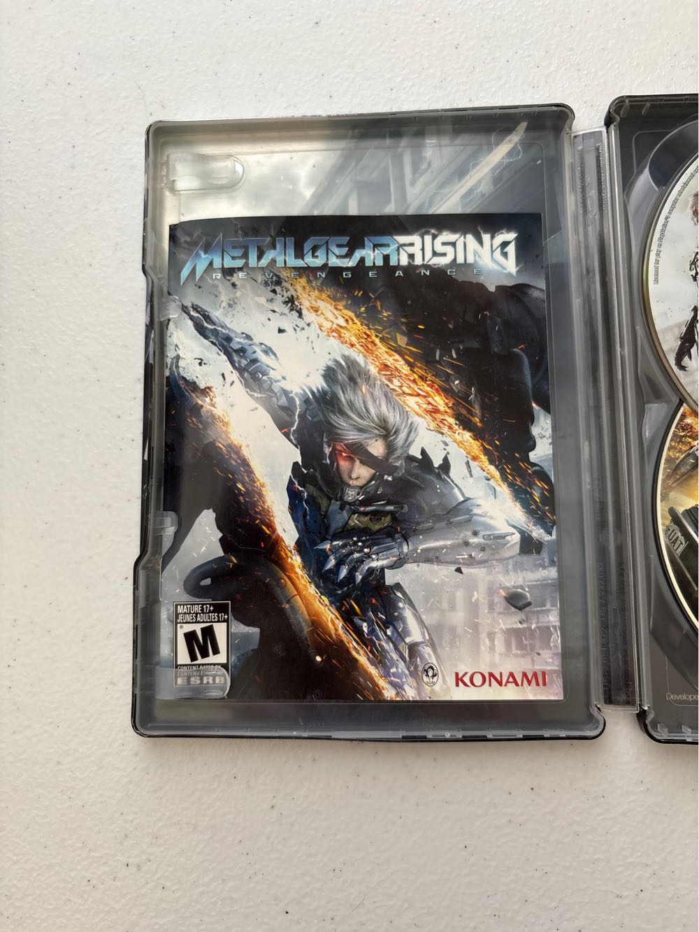 Metal Gear Rising: Revengeance (Steelbook) - Sony PlayStation 3 (PS3) (Konami - 1) video game collectible [Barcode 083717202707] - Main Image 4