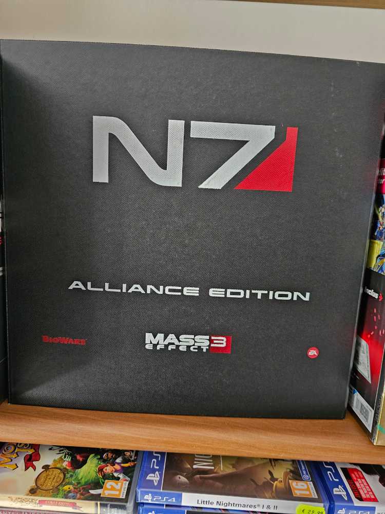 Mass Effect 3 Alliance Edition - Microsoft Xbox 360 video game collectible - Main Image 2