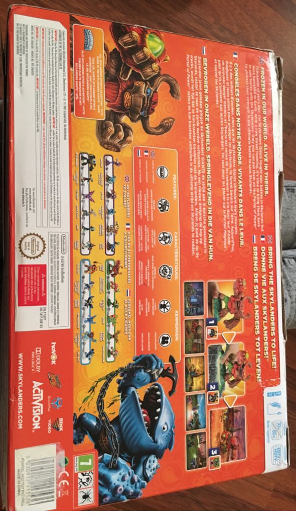 Skylanders Giants - Nintendo Wii (Activision - 1-2 Players) video game collectible [Barcode 5030917113536] - Main Image 2