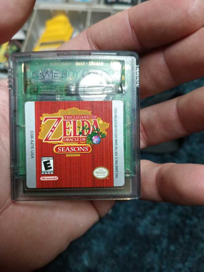 The Legend Of Zelda Oracle of Seasons - Nintendo Game Boy Color (Nintendo - 1) video game collectible - Main Image 3