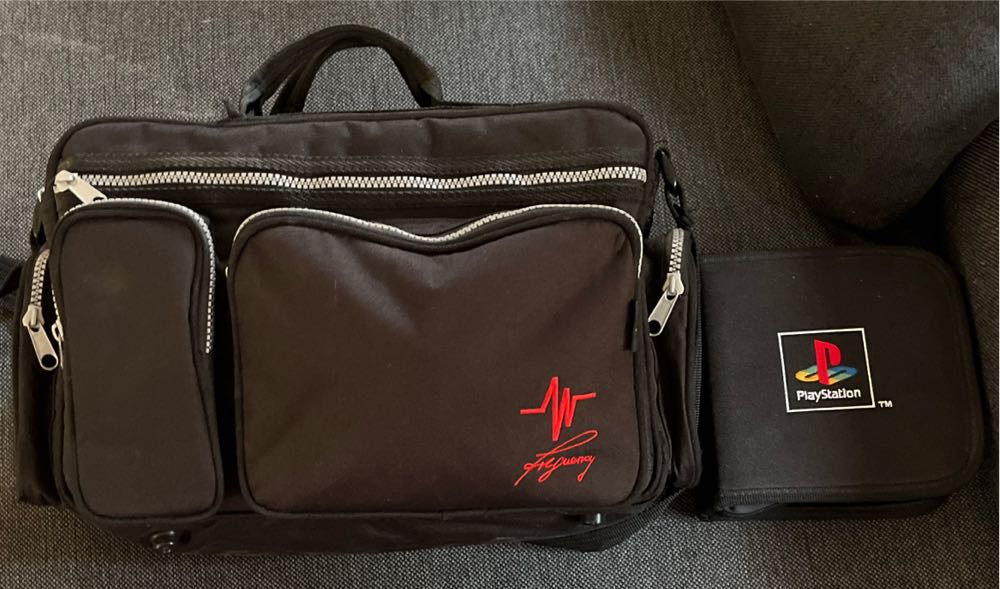 Playstation 1 Console - Sony PlayStation (Sony) video game collectible - Main Image 4