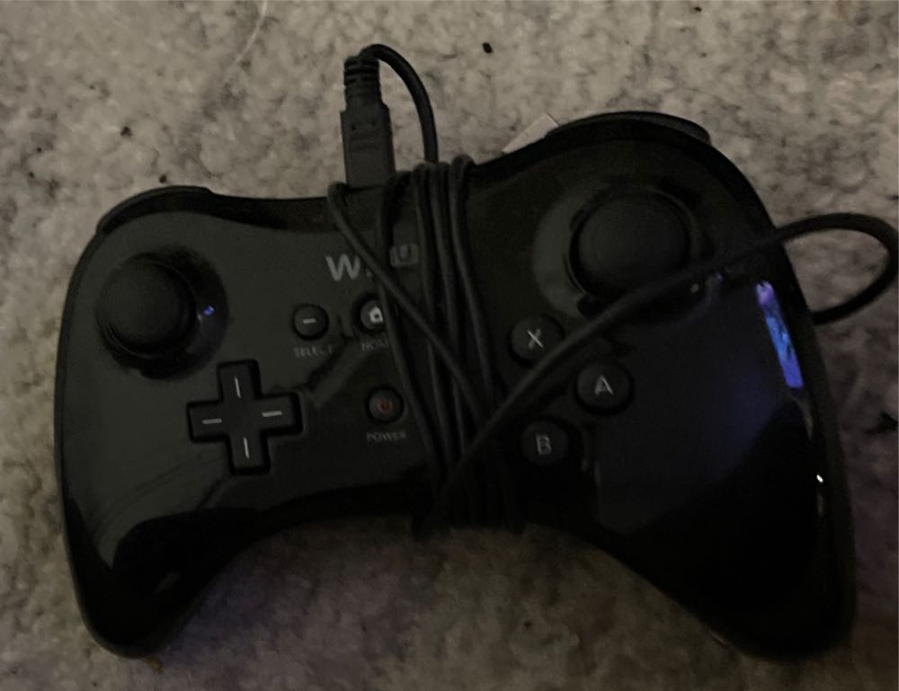 Wii U Pro Controller - Nintendo Wii U video game collectible - Main Image 2