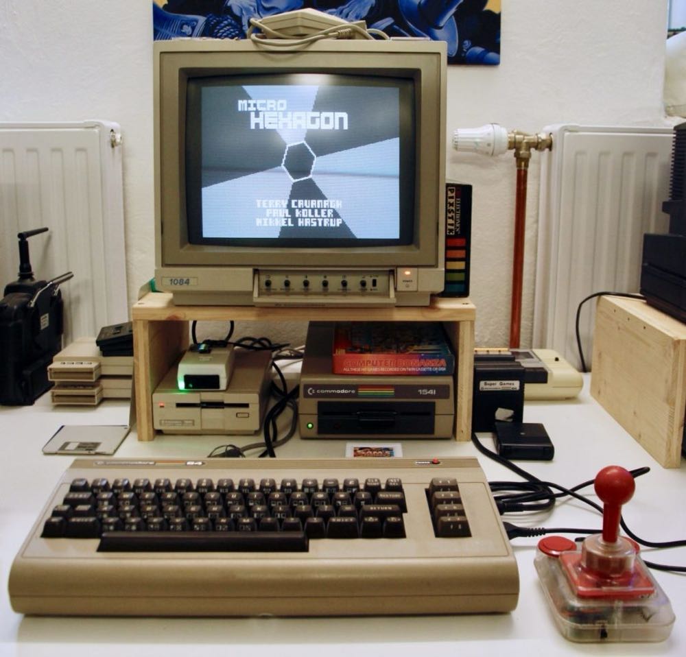 # Commodore 64 - Commodore 64 (Commodore Business Machines) video game collectible - Main Image 2
