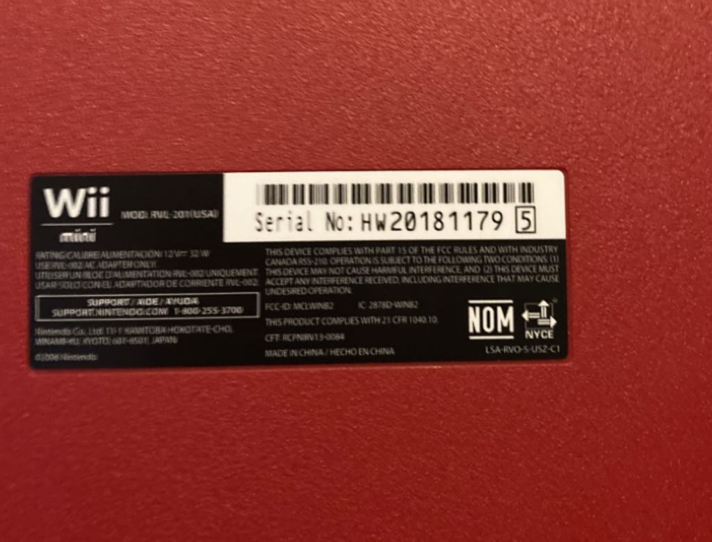 Wii Mini - Nintendo Wii (4) video game collectible [Barcode 045496881276] - Main Image 2