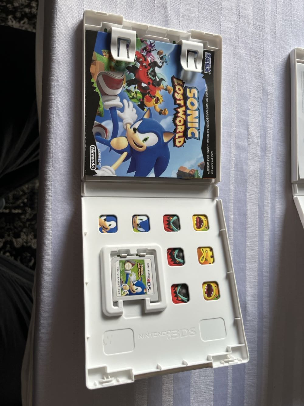 Sonic Lost World - Nintendo 3DS video game collectible [Barcode 045496524470] - Main Image 2