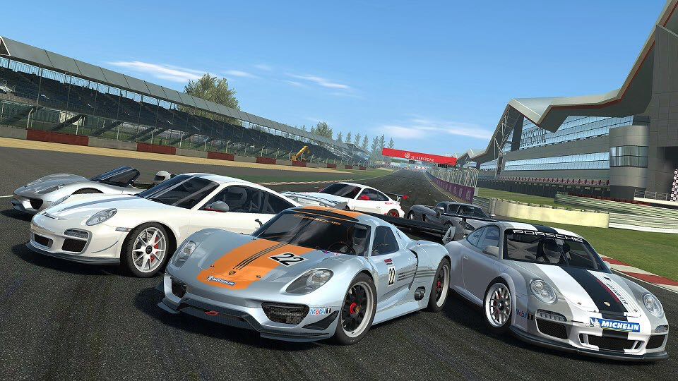 Real Racing 3 - Apple iOS video game collectible - Main Image 2