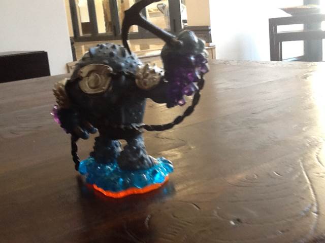 Skylanders Giants Thump Back - Nintendo Wii video game collectible - Main Image 2