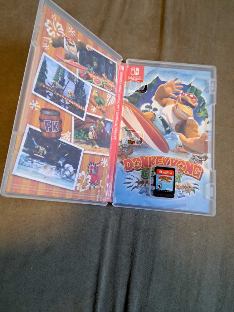 Donkey Kong Country: Tropical Freeze - Nintendo Switch (Retro Studios - 2) video game collectible [Barcode 045496592677] - Main Image 3