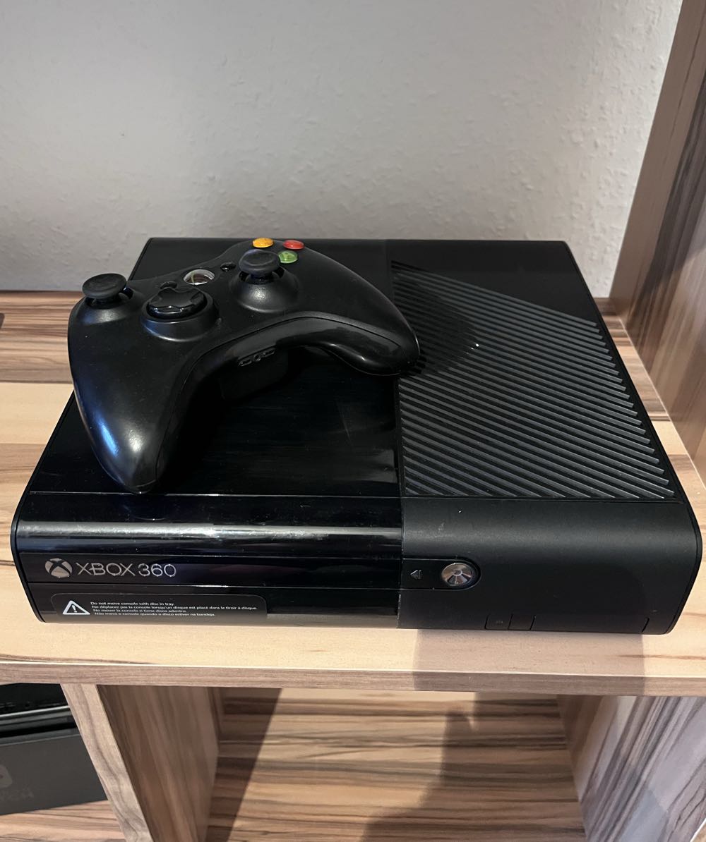 Xbox 360 E - Microsoft Xbox 360 video game collectible - Main Image 2