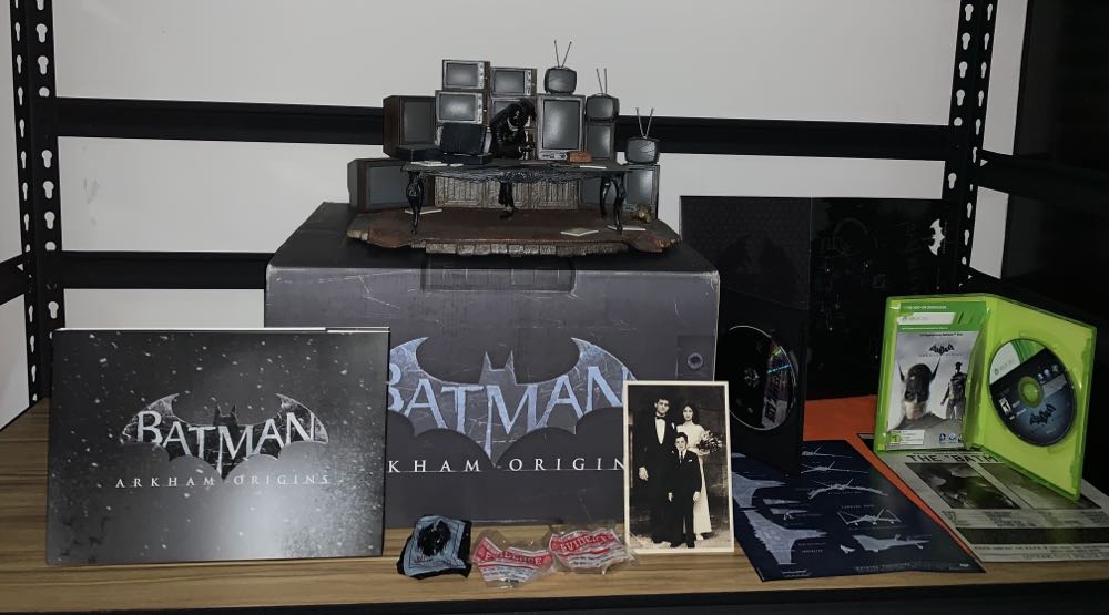 Batman: Arkham Origins Collector’s Edition US - Sony PlayStation 3 (PS3) (Warner Bros. inc - 1) video game collectible [Barcode 883929352739] - Main Image 3