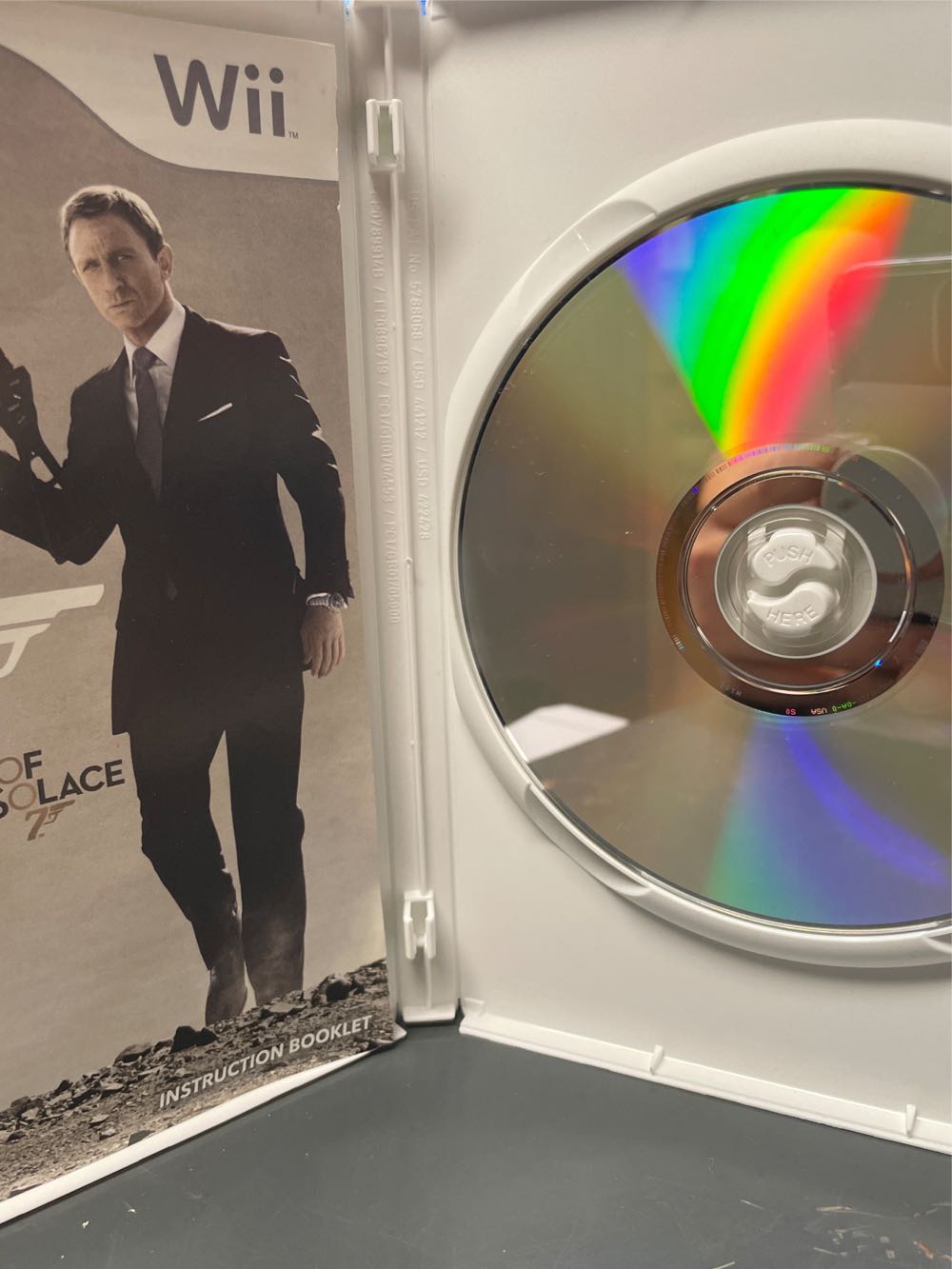 007: Quantum of Solace - Nintendo Wii (Activision - 4) video game collectible [Barcode 047875832732] - Main Image 3