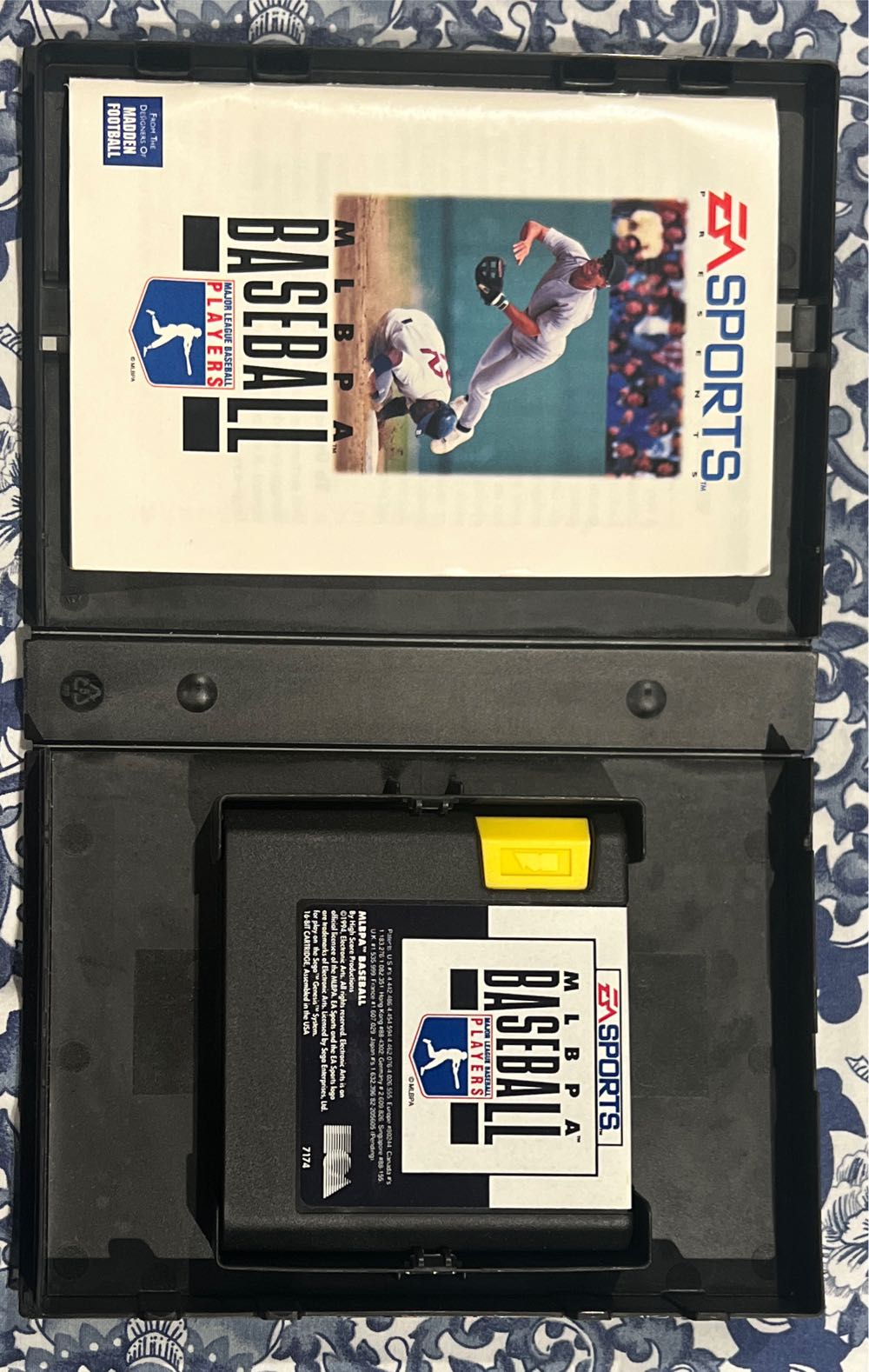 MLBPA baseball - Sega Genesis (Mega Drive) (Electronic Arts - 2) video game collectible [Barcode 014633071740] - Main Image 3