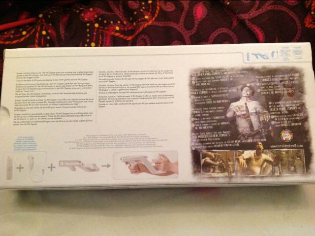 Resident Evil The Darkside Chronicles + Wii Zapper Boxset - Nintendo Wii (Capcom - 2) video game collectible [Barcode 5055060951897] - Main Image 2