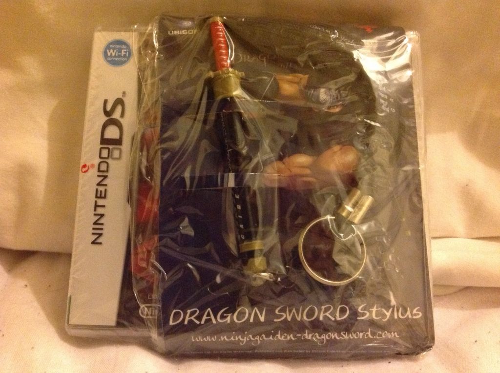 Ninja Gaiden: Dragon Sword + Pre-order Bonus Dragon Sword Stylus - Nintendo DS (Tecmo - 1) video game collectible [Barcode 3307211607538] - Main Image 1