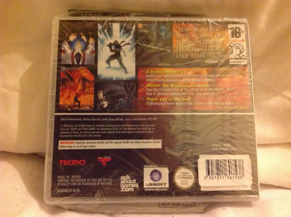 Ninja Gaiden: Dragon Sword + Pre-order Bonus Dragon Sword Stylus - Nintendo DS (Tecmo - 1) video game collectible [Barcode 3307211607538] - Main Image 2
