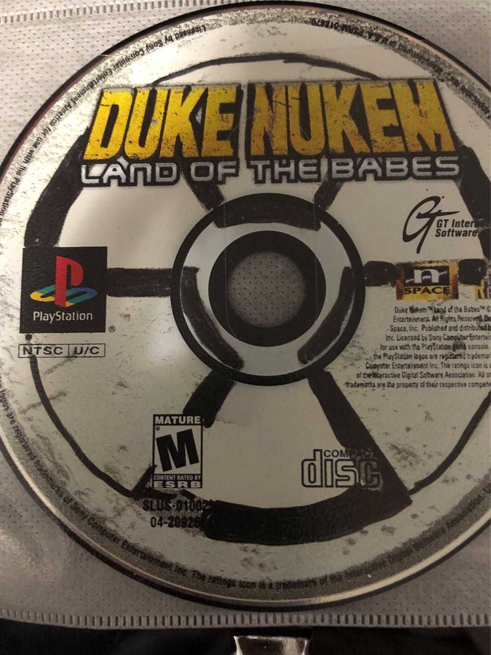 Duke Nukem: Land of the Babes - Sony PlayStation (GT Interactive - 2) video game collectible [Barcode 742725209268] - Main Image 4
