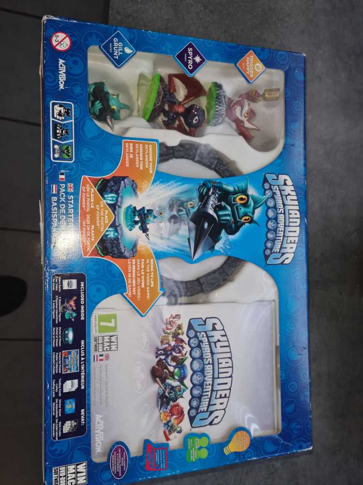 Skylanders: Spyro’s Adventure Starter Pack - Nintendo Wii video game collectible [Barcode 5030917098024] - Main Image 2