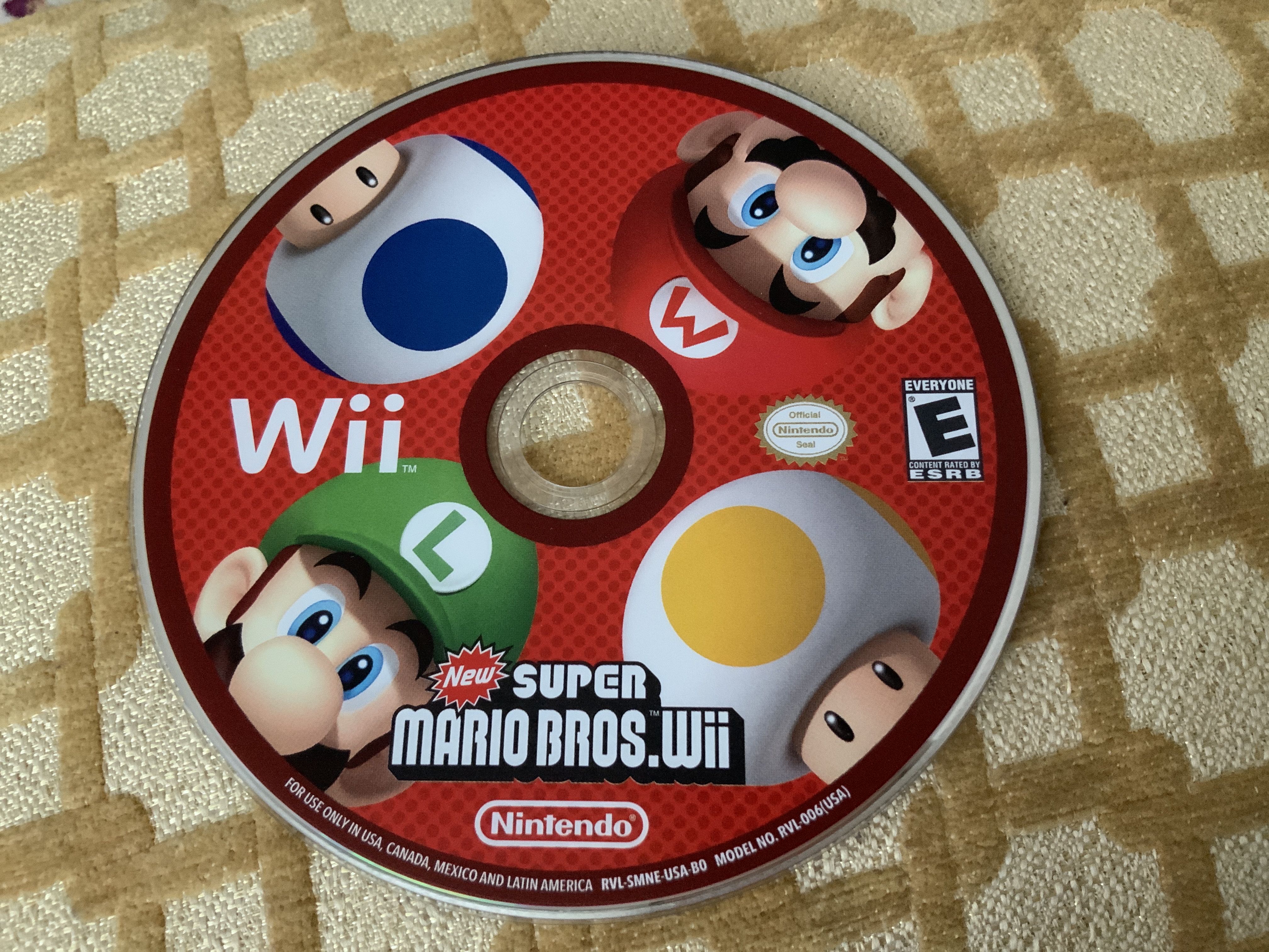New Super Mario Bros. Wii - Nintendo Wii (Nintendo - 4) video game collectible [Barcode 4549690173] - Main Image 2