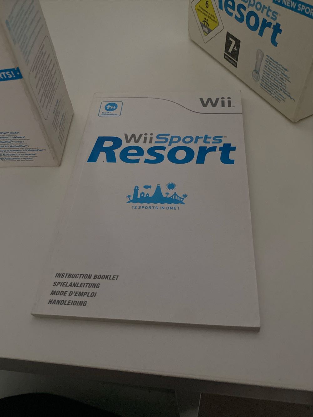 Wii Sports Resort (coffret) - Nintendo Wii (Nintendo - 4) video game collectible [Barcode 045496367480] - Main Image 4