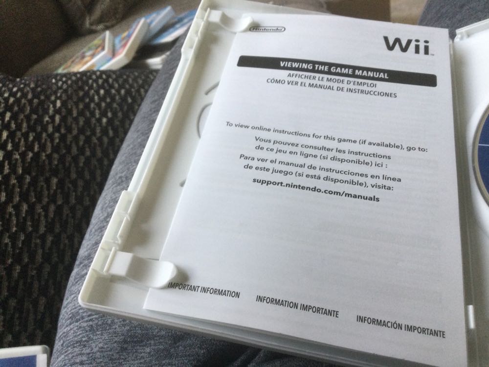 Super Mario Galaxy - Nintendo Wii (Nintendo - 2) video game collectible [Barcode 045496902612] - Main Image 3