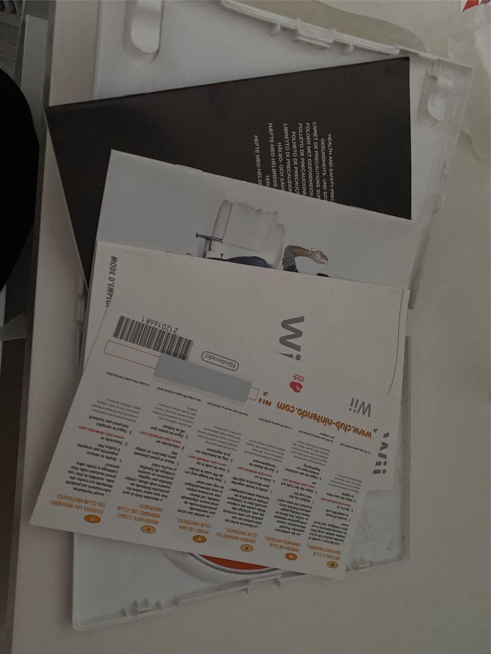 Wii Play - Nintendo Wii (Nintendo - 1-2) video game collectible [Barcode 045496362218] - Main Image 4