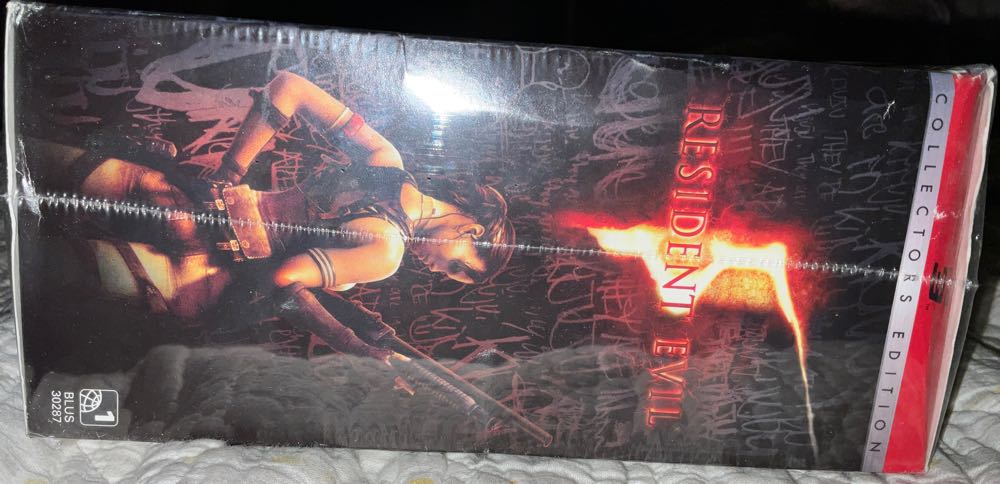 Resident Evil V - Sony PlayStation 3 (PS3) (Capcom - 2) video game collectible [Barcode 013388340088] - Main Image 4