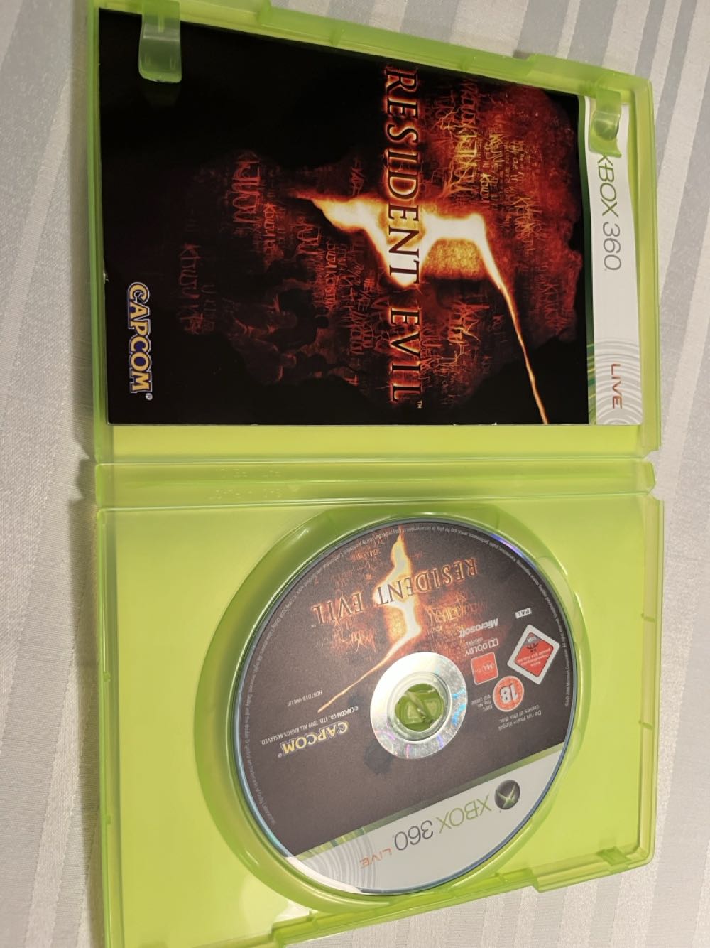 Resident Evil 5 - Microsoft Xbox 360 (Capcom - 2) video game collectible [Barcode 5055060961551] - Main Image 2