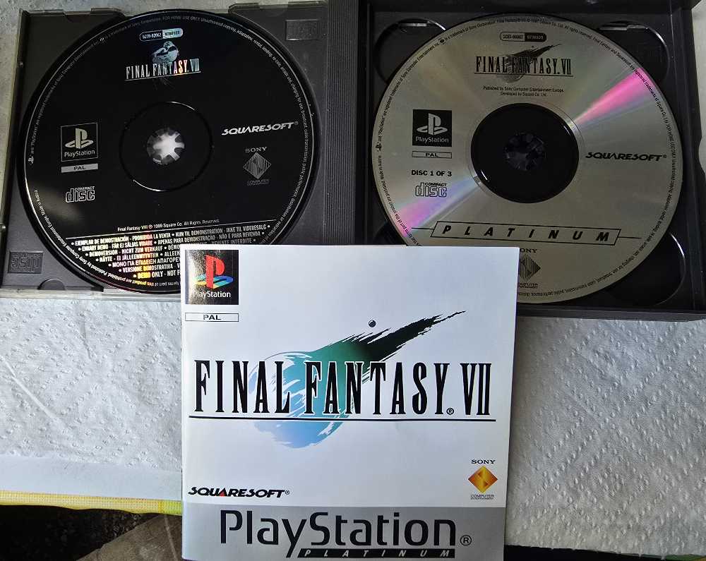 Final Fantasy VII - Sony PlayStation (SquareSoft - 1) video game collectible - Main Image 3
