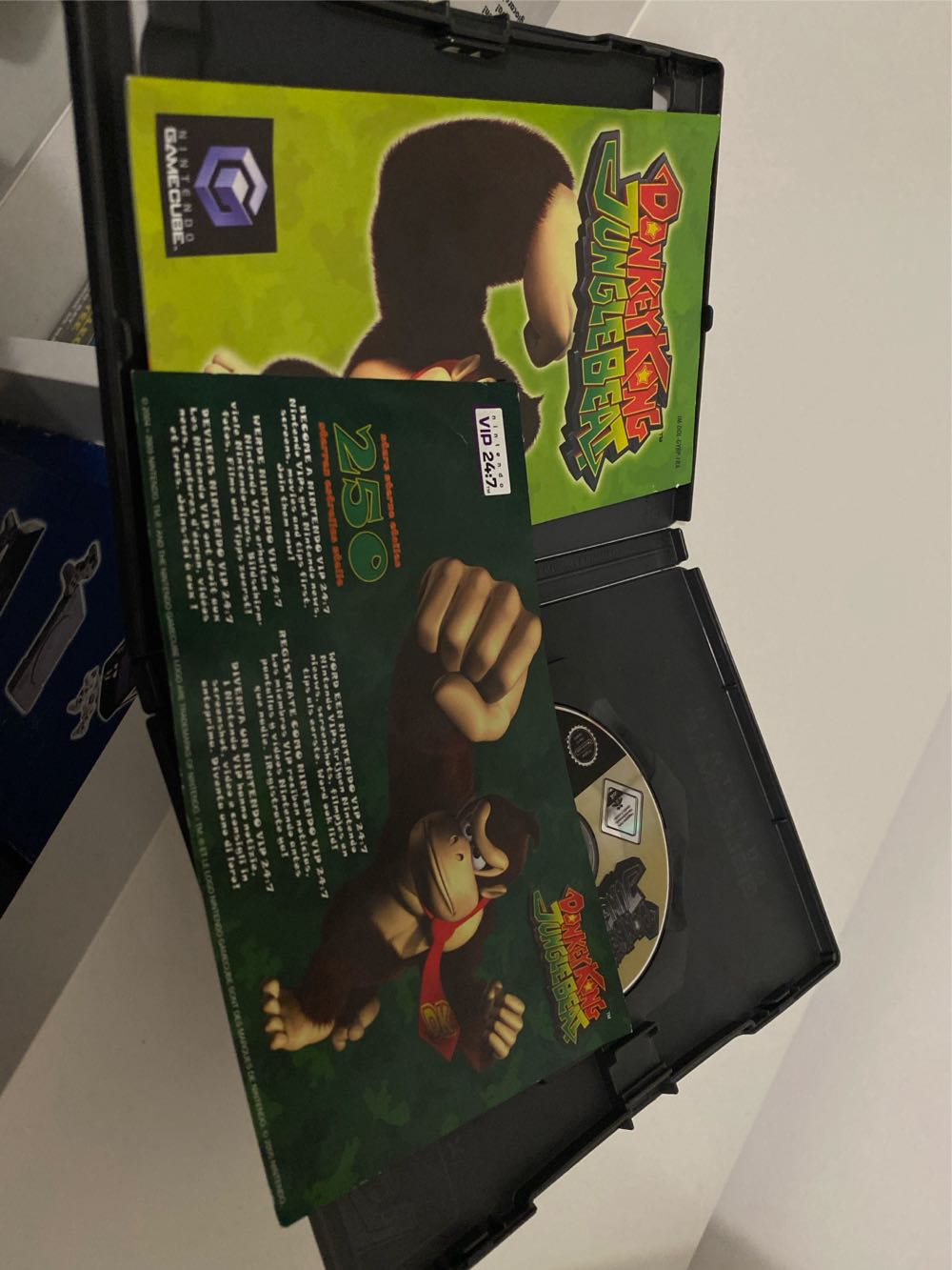 Donkey Kong Jungle Beat - Nintendo GameCube (Nintendo - 1) video game collectible [Barcode 045496393359] - Main Image 3