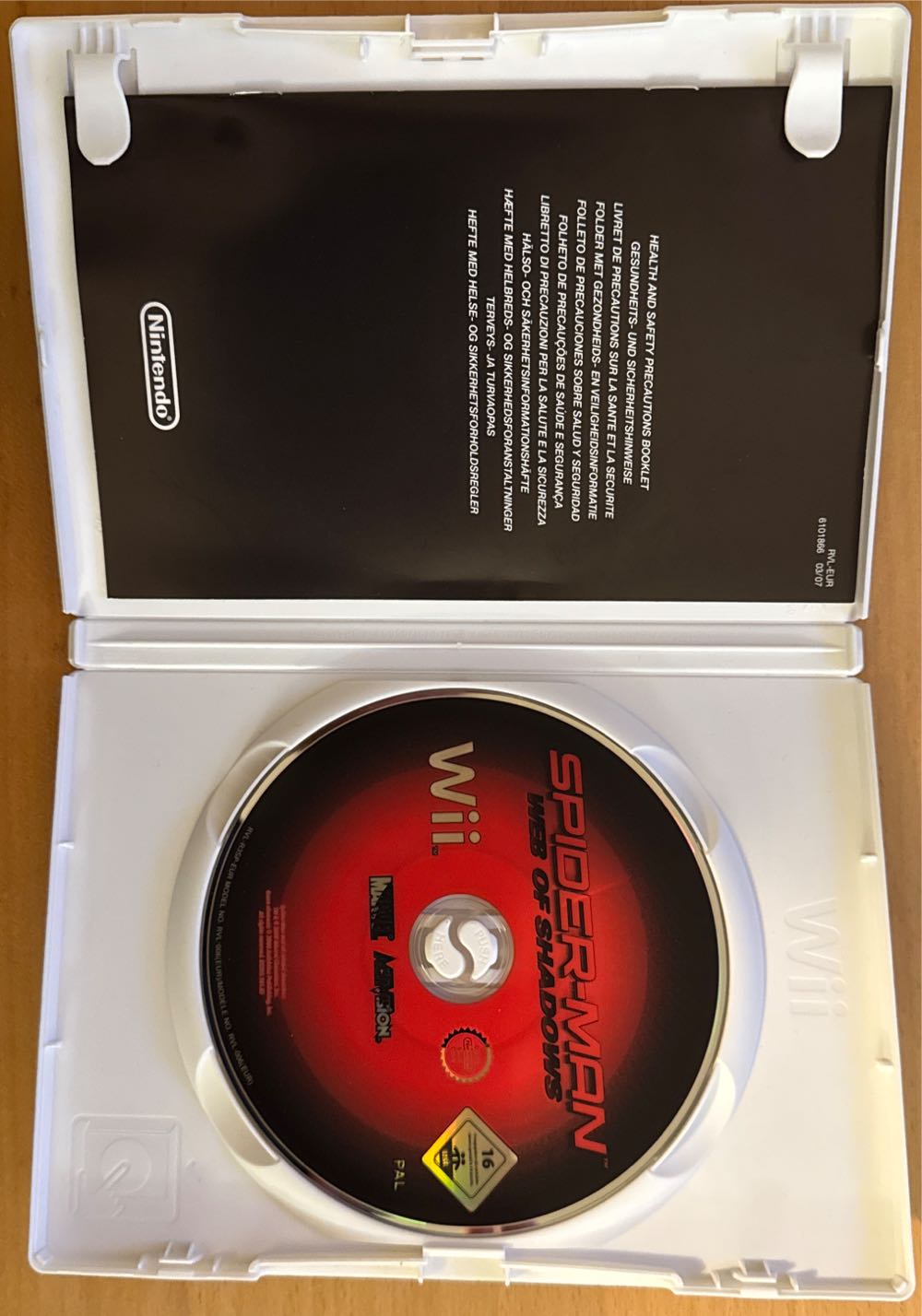 ($2008) Spider-Man: Web of Shadows - Nintendo Wii video game collectible [Barcode 5030917058196] - Main Image 3