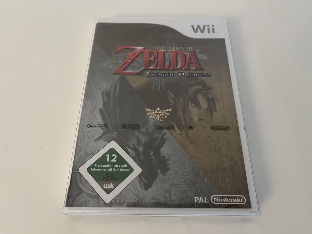 The Legend of Zelda: Twilight Princess - Nintendo Wii (Nintendo - 1) video game collectible [Barcode 045496362386] - Main Image 3