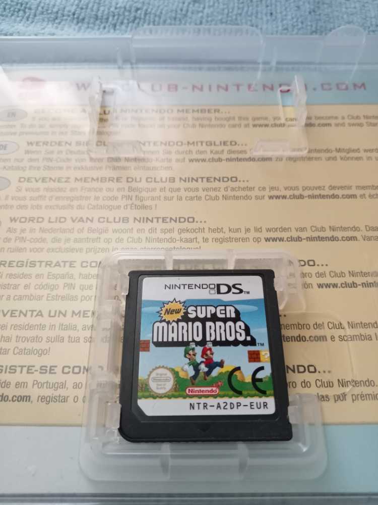 New Super Mario Bros. - Nintendo DS (Nintendo - 4) video game collectible [Barcode 045496463083] - Main Image 3