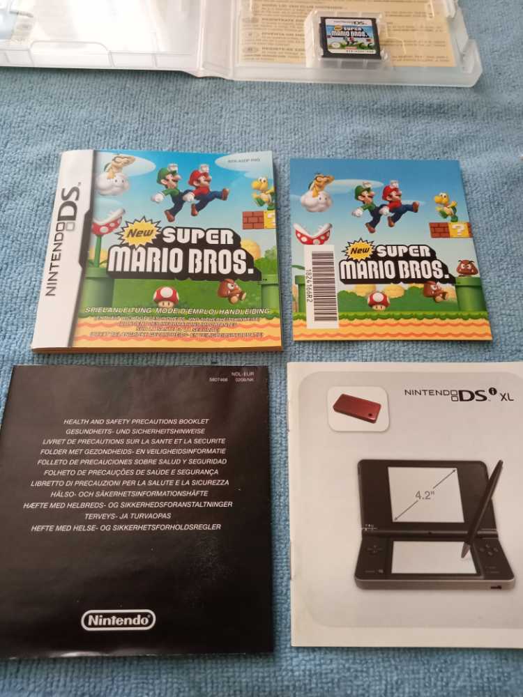 New Super Mario Bros. - Nintendo DS (Nintendo - 4) video game collectible [Barcode 045496463083] - Main Image 4