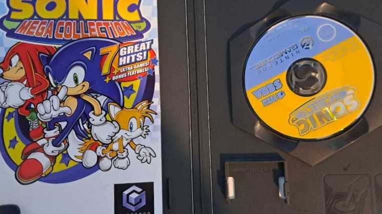 Sonic Mega Collection - Nintendo GameCube (Infogrames - 1) video game collectible [Barcode 3546430106082] - Main Image 3