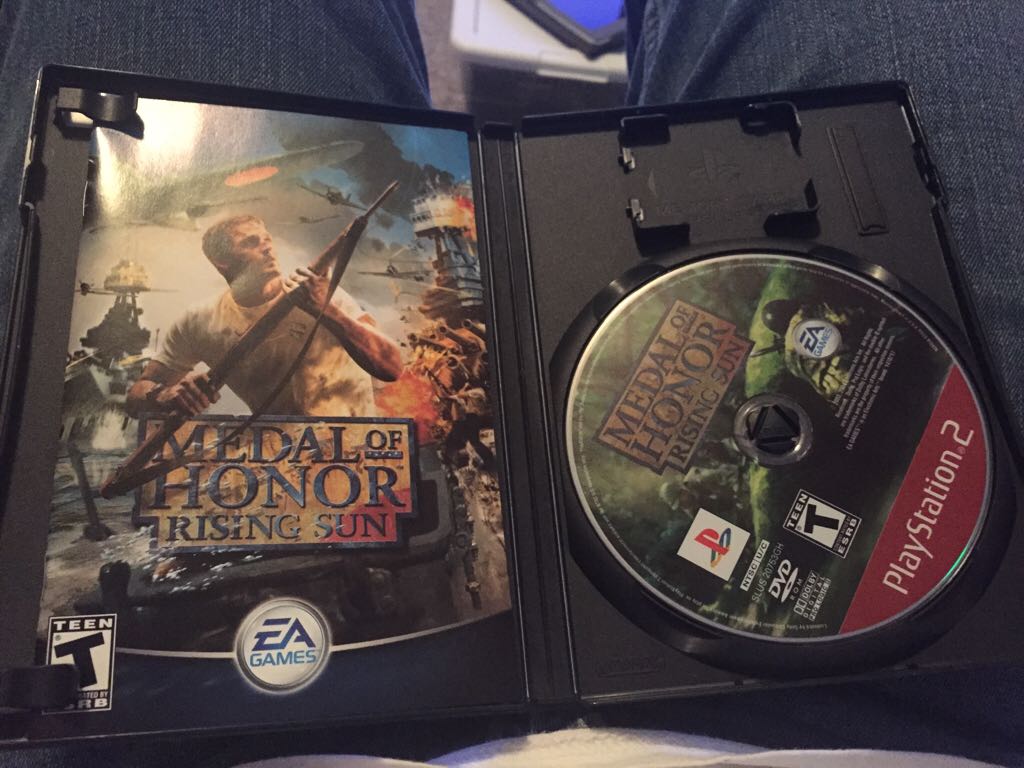 Medal of Honor: Rising Sun - Sony PlayStation 2 (PS2) video game collectible - Main Image 2