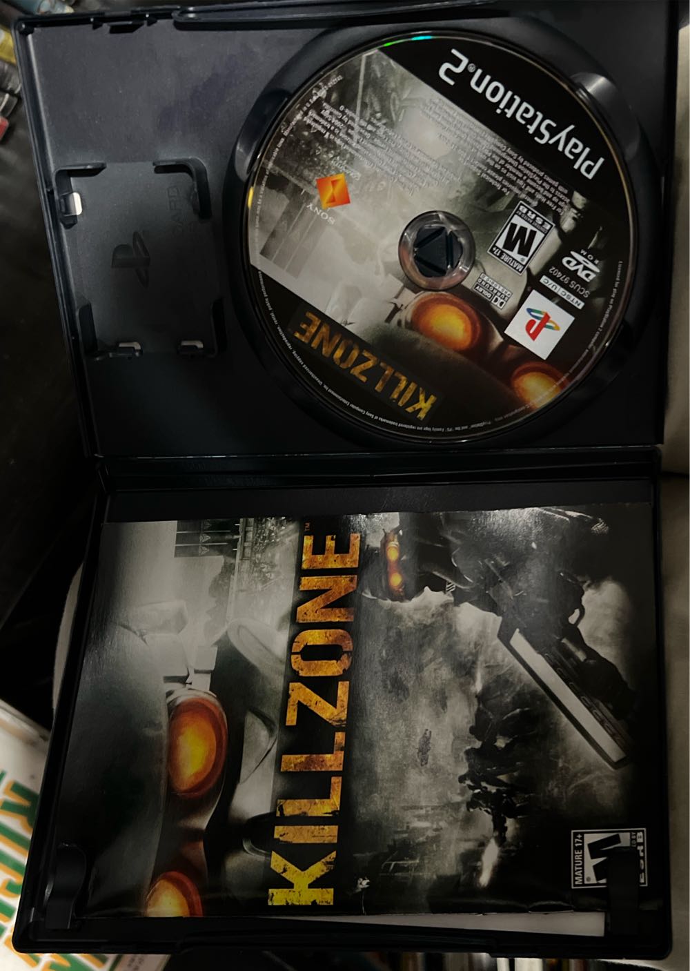 Killzone - Sony PlayStation 2 (PS2) (Sony Computer Entertaiment - 2) video game collectible [Barcode 711719740223] - Main Image 3