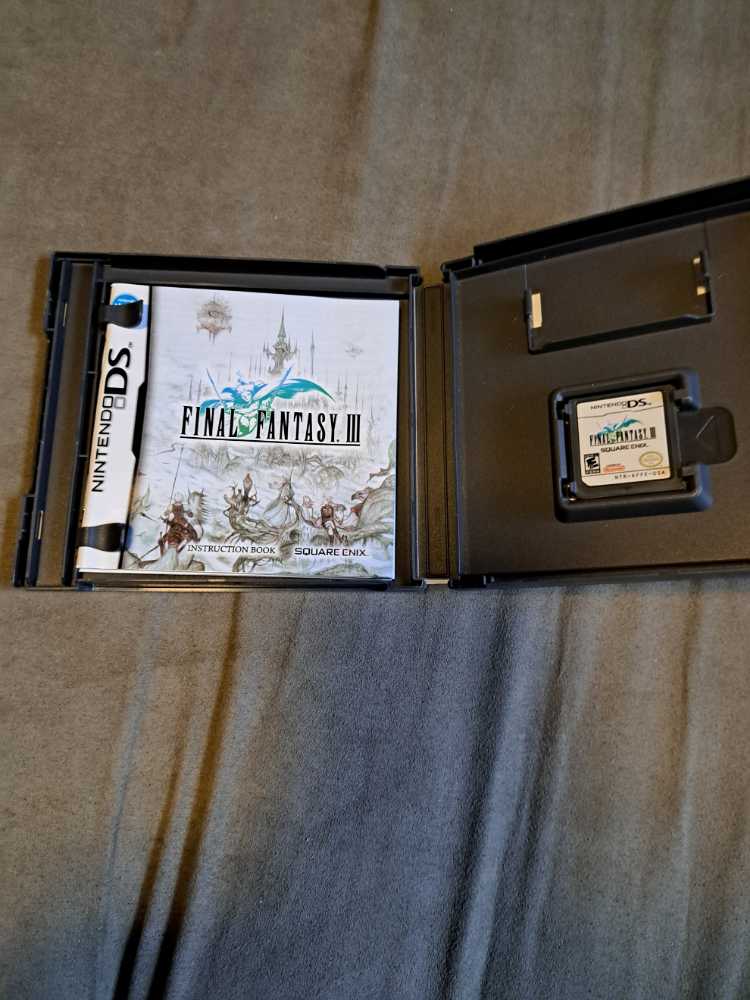 DS: Final Fantasy III - Nintendo DS (Square Enix - 1) video game collectible [Barcode 66224890613] - Main Image 2