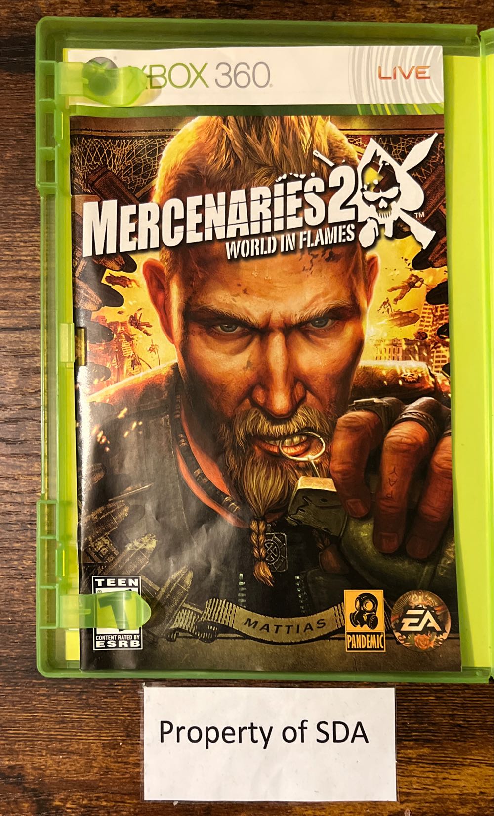 Mercenaries 2 : World In Flames - Microsoft Xbox 360 (Electronic Arts/EA Games - 2) video game collectible [Barcode 014633157291] - Main Image 3